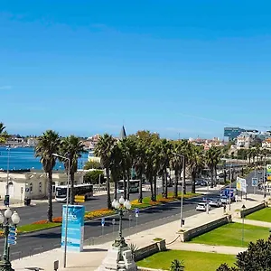 Sea View 2 Mins Walk To And Casino Apartment